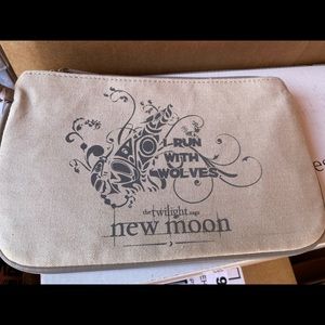 Twilight Saga New Moon I Rum With Wolves Purse Bag